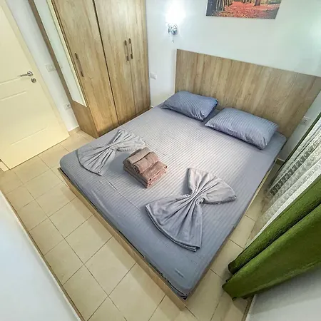 Shoreline Star G77 Apartman Golem